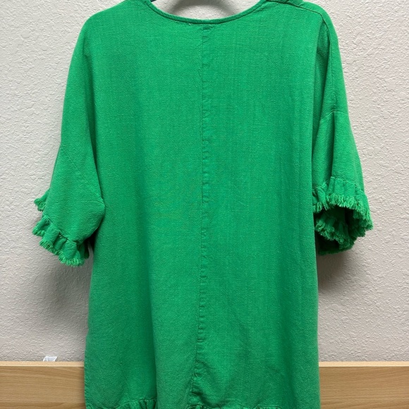 Umgee Overaized Emerald Green Top-Perfect for St Patty’s Day - Picture 3 of 3